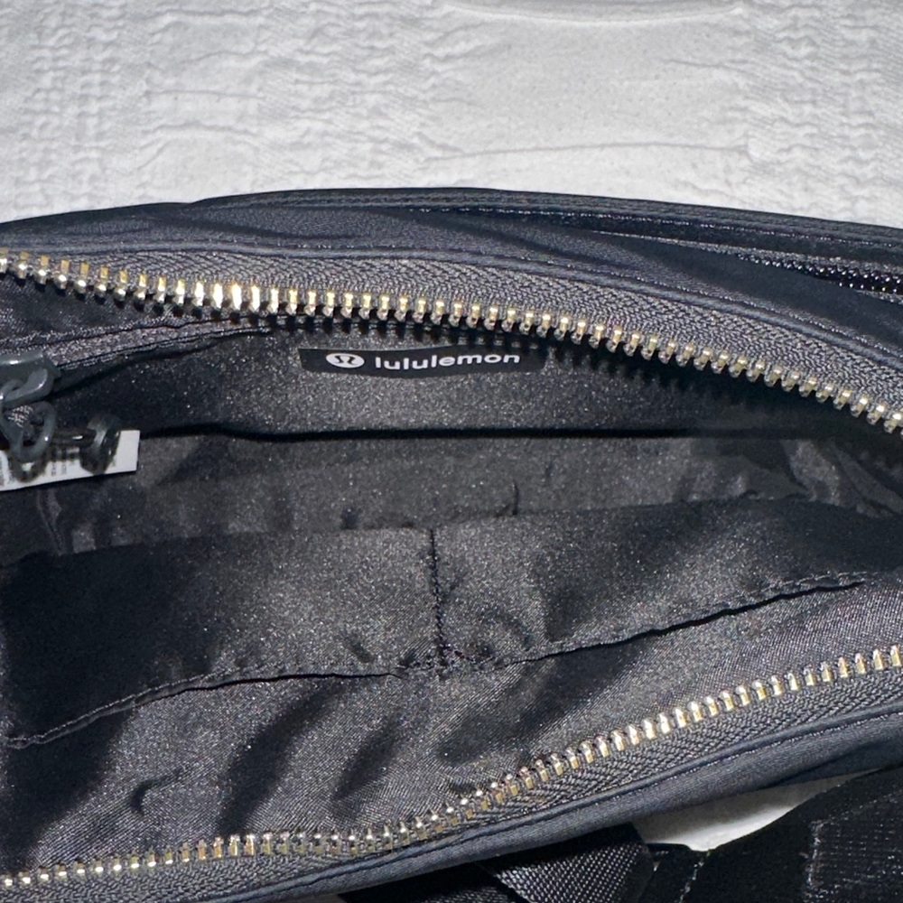 City Essentials Small Shoulder Bag 3L - Picture 12 of 13